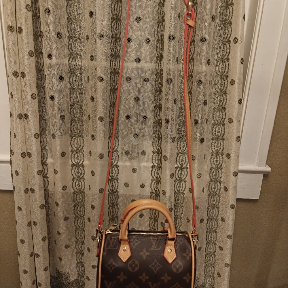 LV Monogram Fashion Bag. - Picture 8 of 8